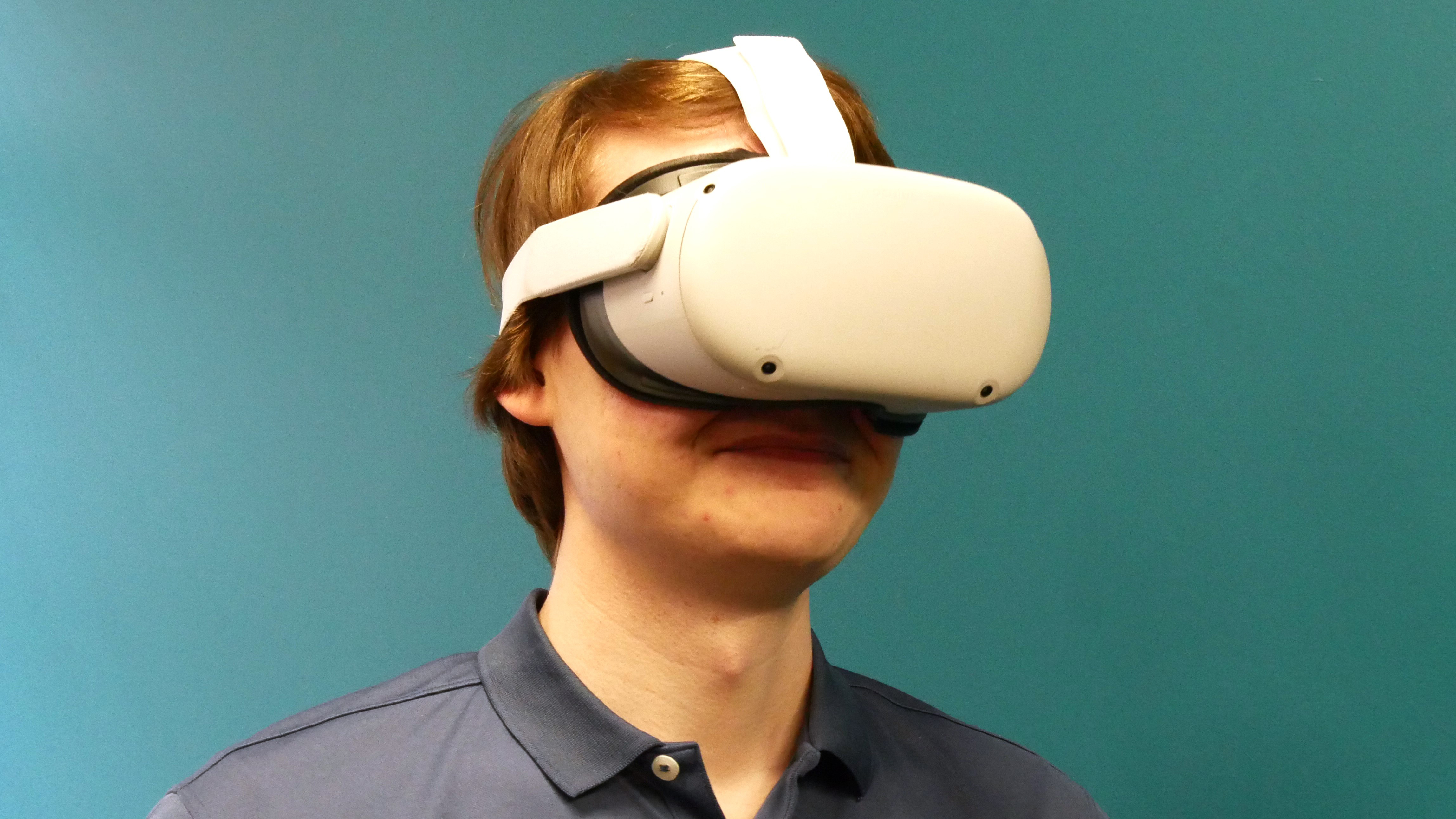 Man wearing Oculus Quest Headset